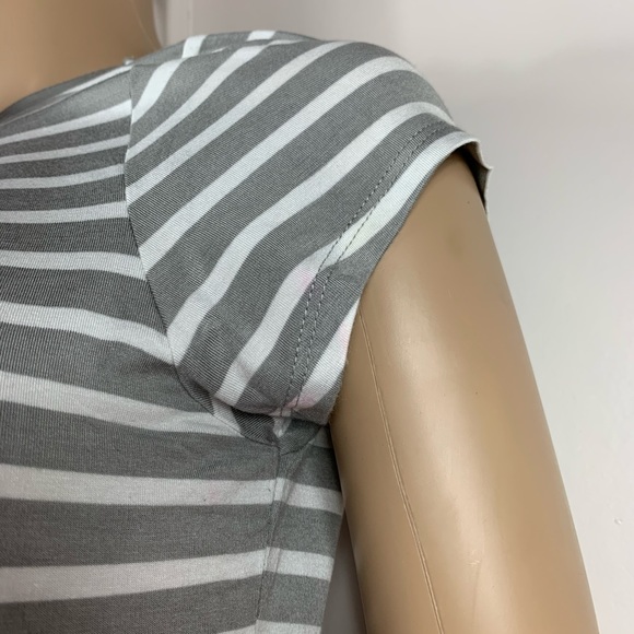 GUESS Large Gray White Striped Scoop Neck Crop Top - Picture 6 of 6